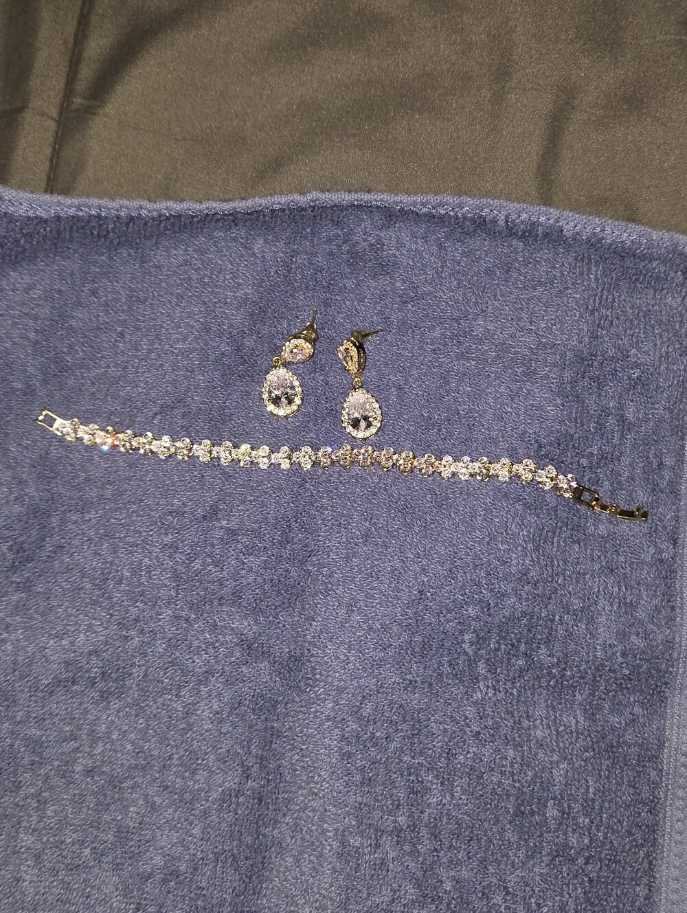Fashion Jewlery Teardrop Crystal Earrings and Bracelet Set